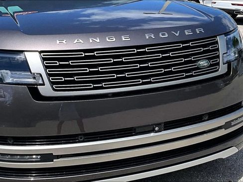 Used 2025 Land Rover Range Rover Long Wheelbase SE image 11