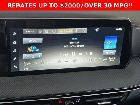 New 2025 Nissan Kicks SR FWD image 17