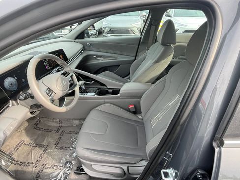 Used 2025 Hyundai Elantra SEL image 24