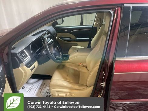 Used 2016 Toyota Highlander Limited Platinum image 12