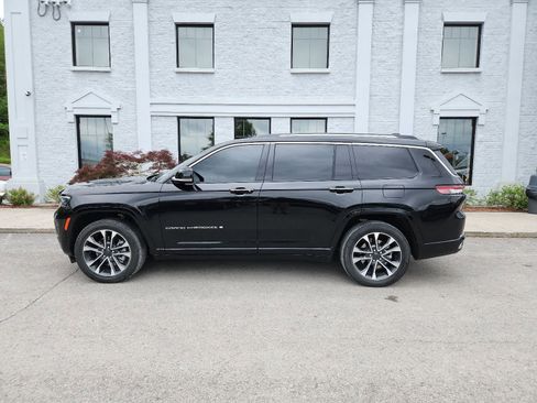 Used 2023 Jeep Grand Cherokee L Overland w/ Luxury Tech Group IV AWD/4WD image 2