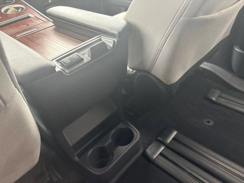 Used 2024 Toyota Sienna LE AWD/4WD image 30
