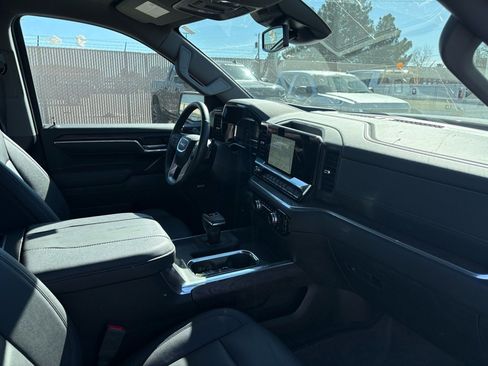 Used 2025 GMC Sierra 1500 SLT image 8