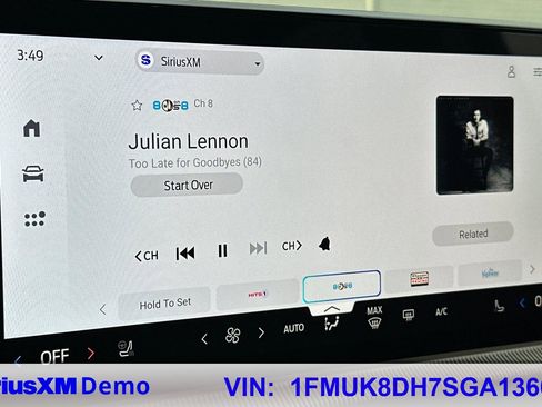 Used 2025 Ford Explorer Active w/ Active Comfort Package image 30