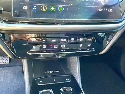 Used 2023 Chevrolet Bolt EUV LT w/ Comfort Package image 18