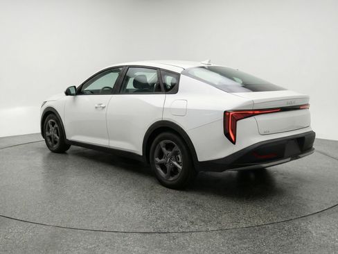 Used 2025 Kia K4 LXS image 6