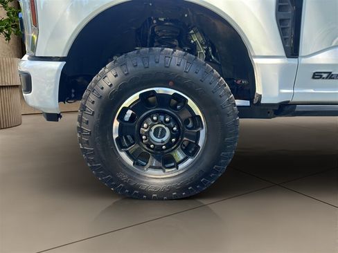 Used 2026 Ford F350 Platinum w/ Tremor Off-Road Package AWD/4WD image 16