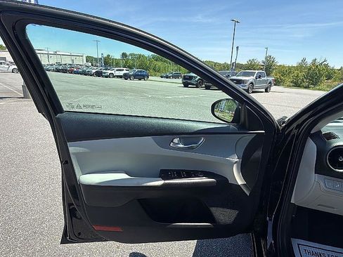 Used 2023 Kia Forte LXS w/ LXS Technology Package FWD image 21