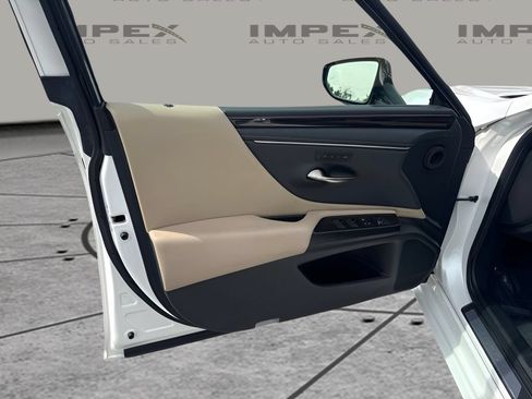Used 2019 Lexus ES 300h w/ Premium Package FWD image 22