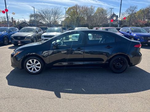 Used 2020 Toyota Corolla LE FWD image 4