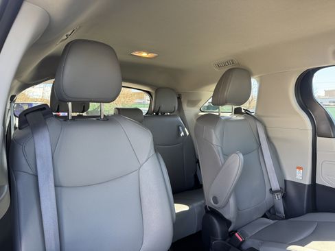 Certified 2023 Toyota Sienna XLE w/ XLE Plus Package image 19