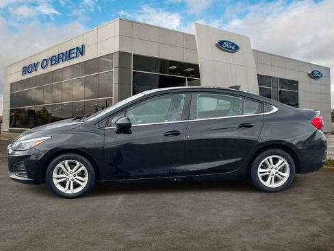 Used 2019 Chevrolet Cruze LT w/ LT Fleet Convenience Package image 2