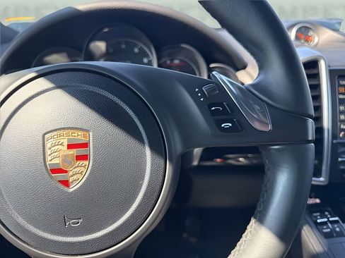 Used 2014 Porsche Cayenne image 17