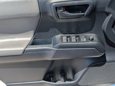 Used 2018 Toyota Tacoma SR w/ SR Convenience Package AWD/4WD image 15