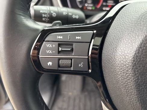 Used 2025 Honda Pilot Touring image 12