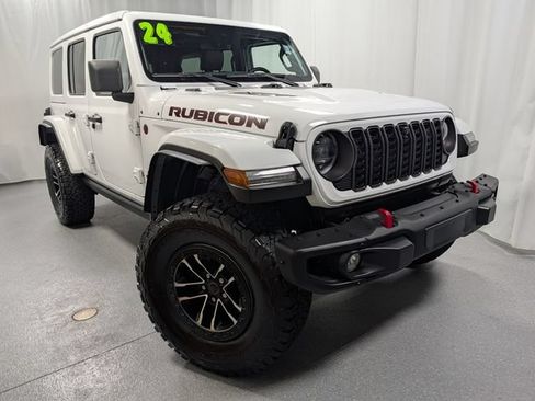 Used 2024 Jeep Wrangler Unlimited Rubicon AWD/4WD image 2