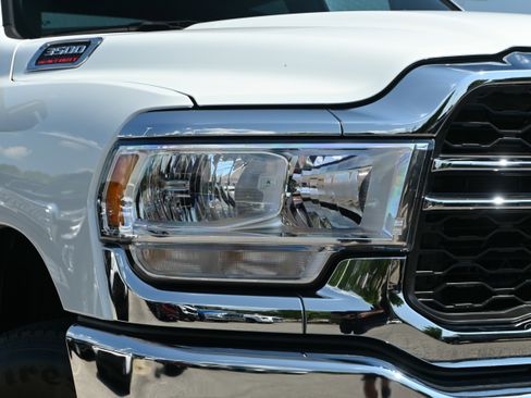 Used 2024 RAM 3500 Tradesman w/ Chrome Appearance Group image 32