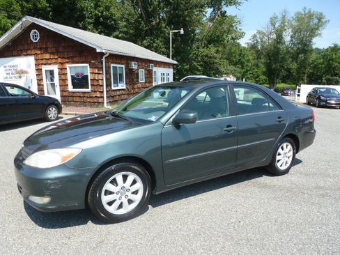 Used 2003 Toyota Camry XLE w/ XLE Premium Plus Pkg FWD image 1