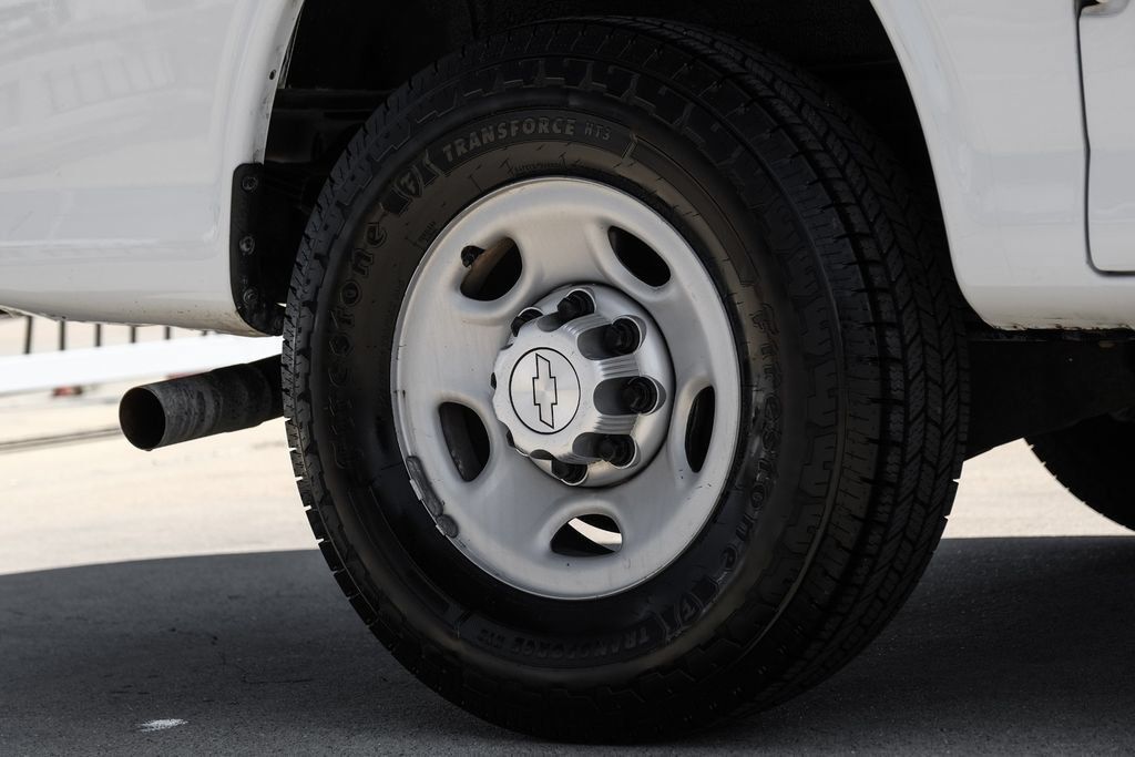 Used 2017 Chevrolet Express 2500 RWD image 50