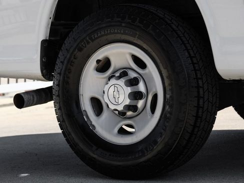 Used 2017 Chevrolet Express 2500 RWD image 50