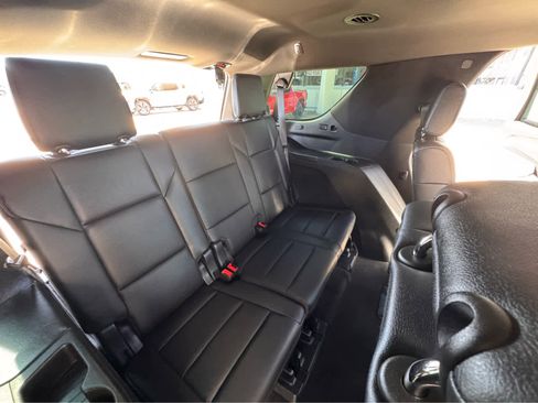 Used 2022 Cadillac Escalade Luxury image 13