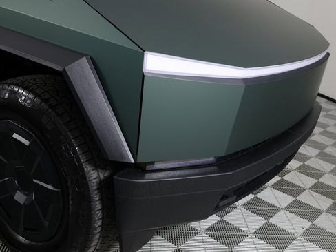 Used 2025 Tesla Cybertruck AWD Crew Cab image 47