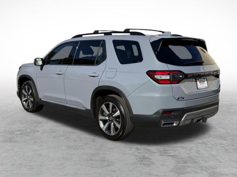 Certified 2025 Honda Pilot Touring image 4