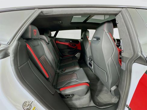 Used 2025 Lamborghini Urus SE image 28