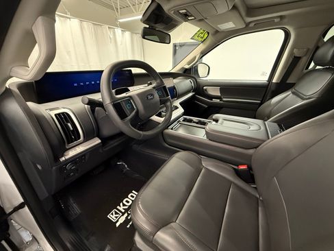 Used 2025 Ford Expedition Max Active AWD/4WD image 11