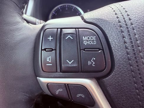 Used 2018 Toyota Highlander Limited Platinum FWD image 23