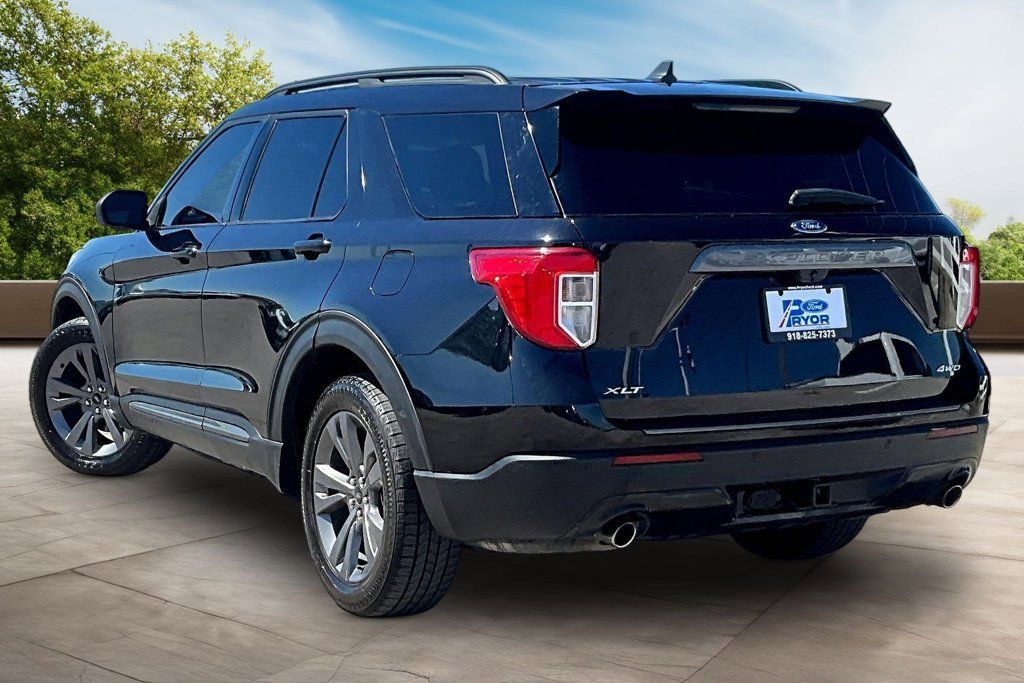 Used 2021 Ford Explorer XLT w/ Equipment Group 202A AWD/4WD image 12