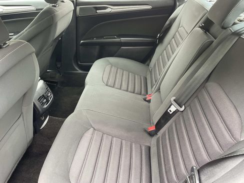 Used 2018 Ford Fusion SE w/ Fusion SE Technology Package FWD image 32