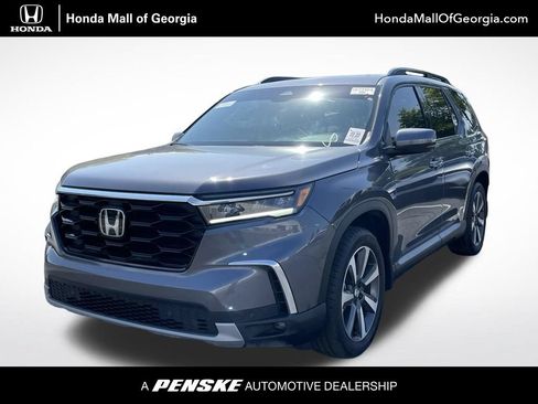 Used 2025 Honda Pilot Touring image 1