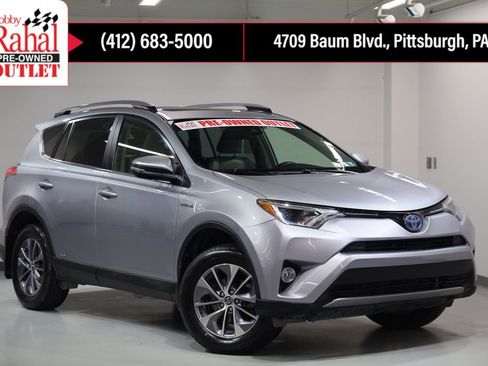Used 2018 Toyota RAV4 XLE AWD/4WD image 1