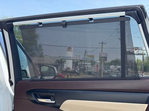 Used 2020 Toyota Highlander XLE image 35