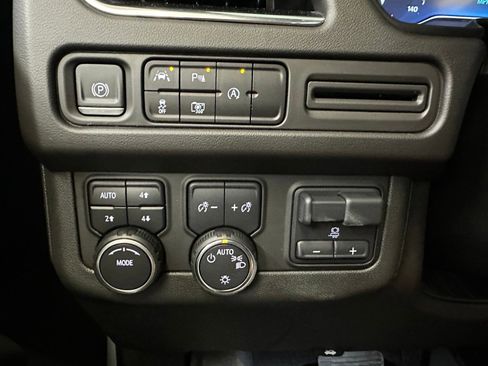 Used 2023 Chevrolet Suburban RST w/ Sport Performance Package image 12