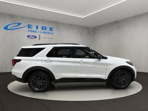 Used 2025 Ford Explorer ST image 5