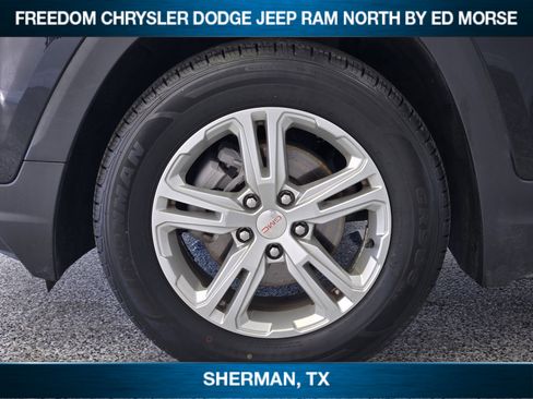 Used 2024 GMC Terrain SLE image 7