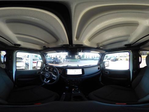 Used 2025 Jeep Wrangler Unlimited Sahara AWD/4WD image 42