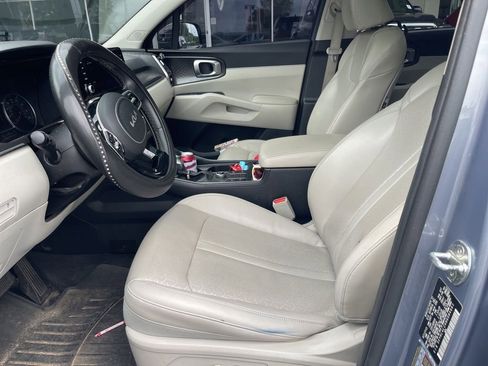 Used 2022 Kia Sorento S w/ Panoramic Sunroof Package FWD image 3