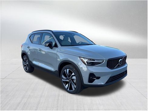 New 2026 Volvo XC40 B5 Ultra image 3