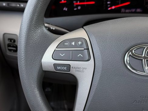 Used 2010 Toyota Camry LE FWD image 27