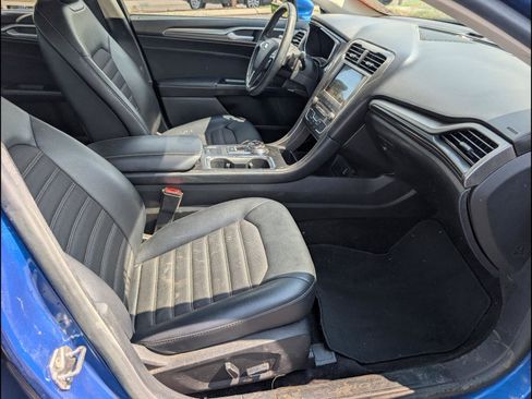 Used 2017 Ford Fusion SE w/ Equipment Group 201A FWD image 19