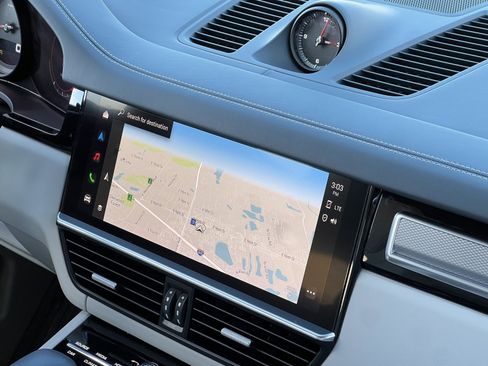 Certified 2022 Porsche Cayenne Platinum Edition image 33