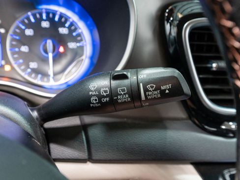 Used 2020 Chrysler Pacifica Touring-L image 24