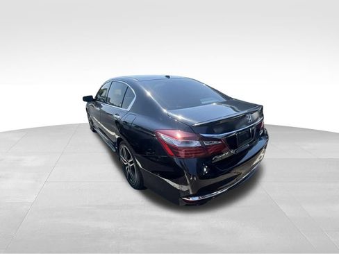 Used 2016 Honda Accord Touring image 19