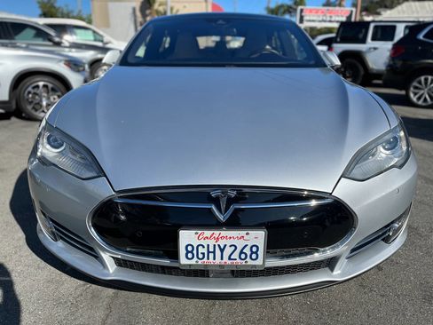 Used 2015 Tesla Model S 85 RWD image 2