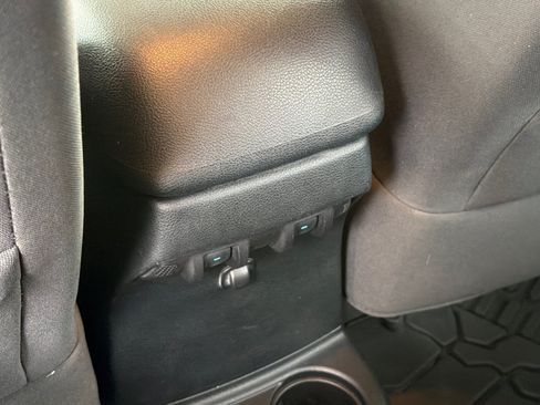 Used 2017 Jeep Wrangler Unlimited Sport AWD/4WD image 16