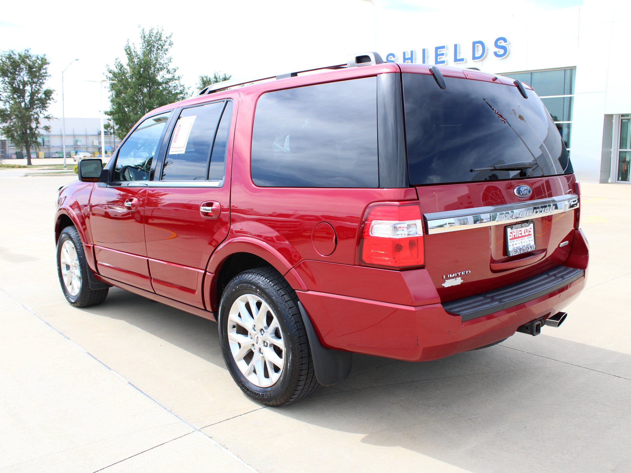 Used 2017 Ford Expedition Limited w/ Equipment Group 301A AWD/4WD image 3
