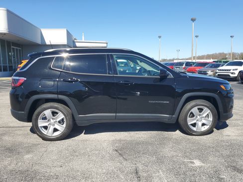 Used 2022 Jeep Compass Latitude image 8